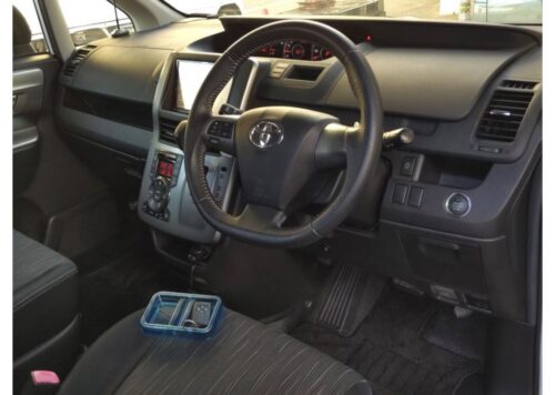 Toyota Voxy ZS 2012 - Imagen 5