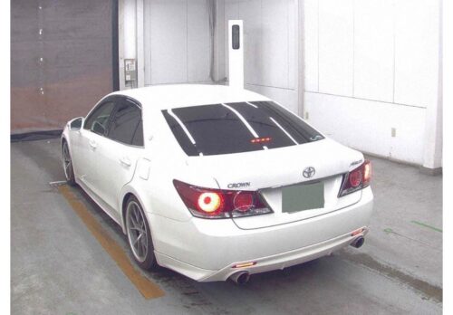 Toyota Crown Athlete-T 2015 - Imagen 3