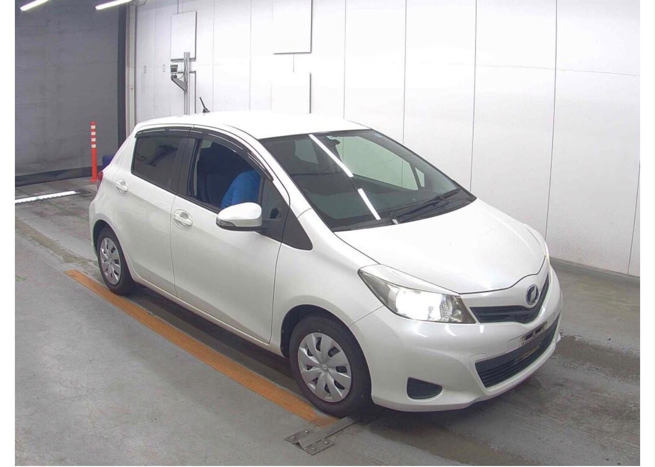WhatsApp Image 2026-07-24 at 07.08.23 (1) Toyota Vitz 2013 - Imagen 1