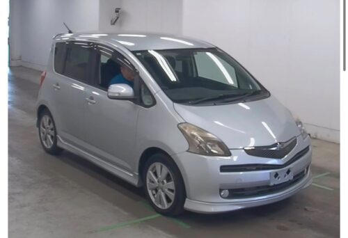 Toyota Ractis 2005