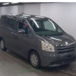 Toyota Noah 2010