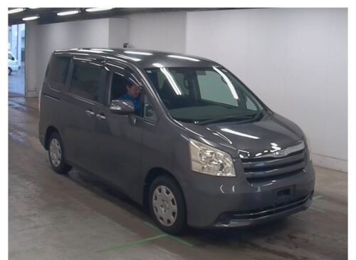 Toyota Noah 2010