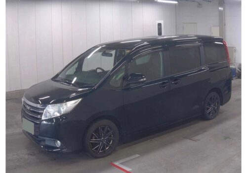 Toyota Noah 2015 - Imagen 2
