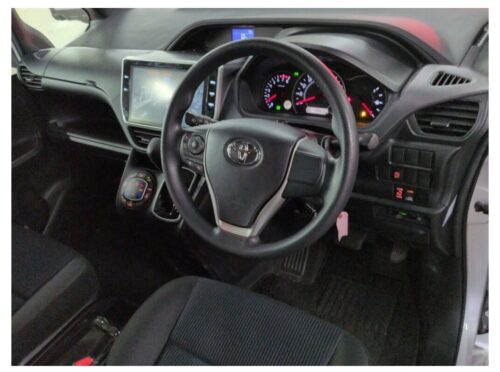 Toyota Voxy X 2017 - Imagen 5