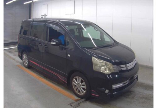 Toyota Noah Si GS 2011