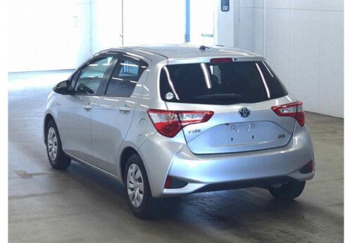 Toyota New Vitz 5D Hybrid F 2017 - Imagen 4