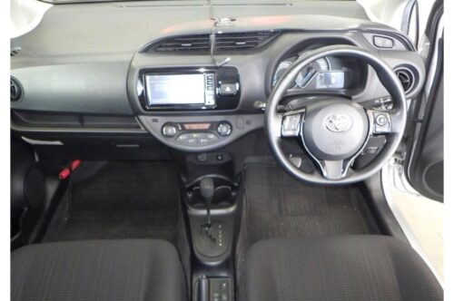 Toyota New Vitz 5D Hybrid F 2017 - Imagen 5