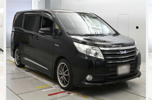 Toyota Noah Hybrid X 2014 - Imagen 2