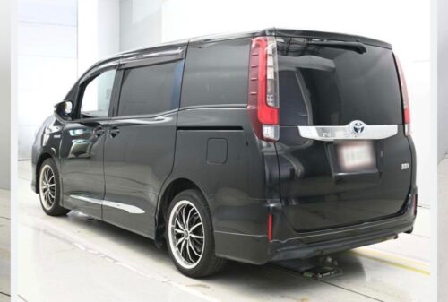 Toyota Noah Hybrid X 2014 - Imagen 4