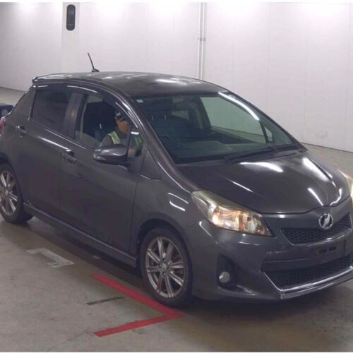 Toyota Vitz 5D RS 2011