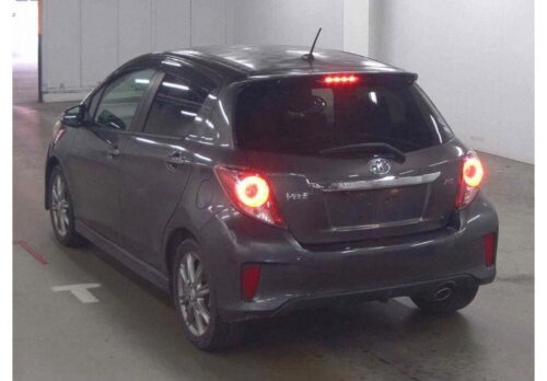 Toyota Vitz 5D RS 2011 - Imagen 3