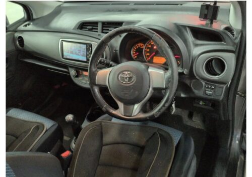 Toyota Vitz 5D RS 2011 - Imagen 5
