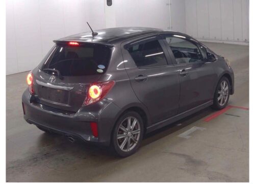 Toyota Vitz 5D RS 2011 - Imagen 4