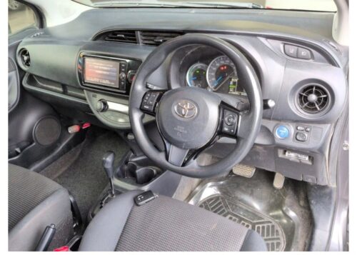 Toyota New Vitz Hybrid F 2017 - Imagen 5