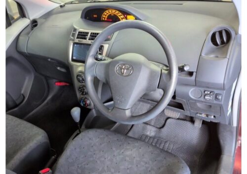 Toyota Vitz 5D B S Edition 2010 - Imagen 5
