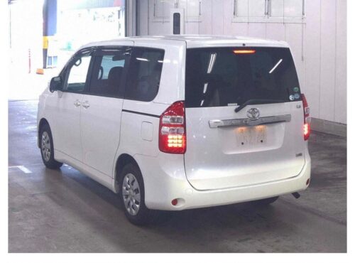 Toyota Noah X Special Edition 2013 - Imagen 4