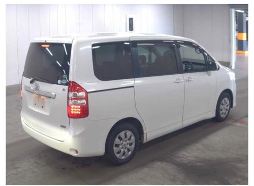 Toyota Noah X Special Edition 2013 - Imagen 3