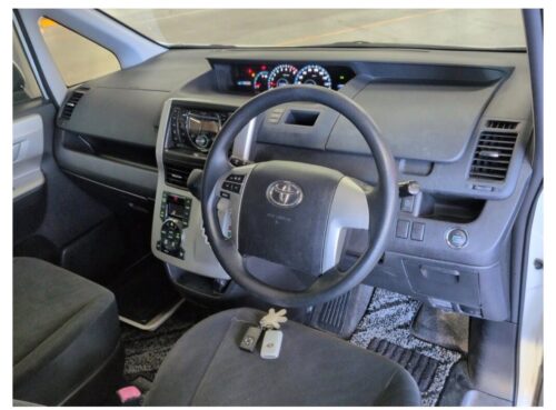 Toyota Noah X Special Edition 2013 - Imagen 5