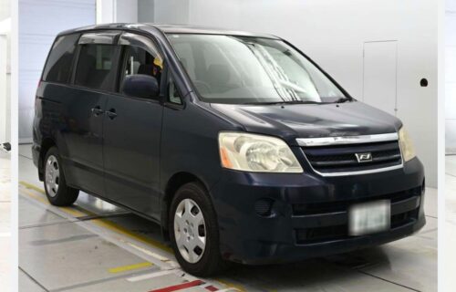 Toyota Noah X 2004