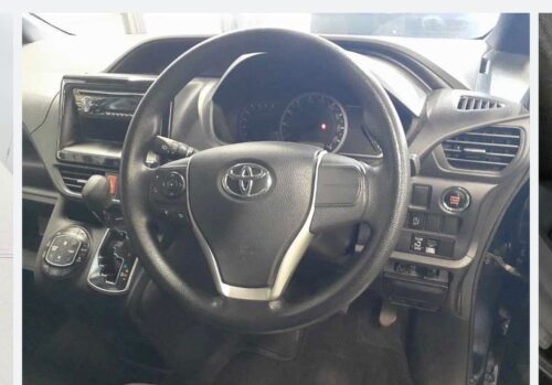 Toyota Voxy X 4WD 2015 - Imagen 4