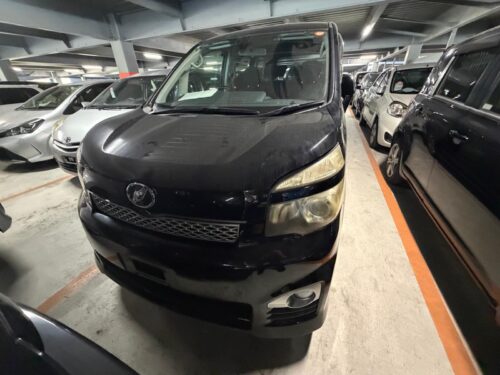 Toyota Voxy ZS 2011 - Imagen 2