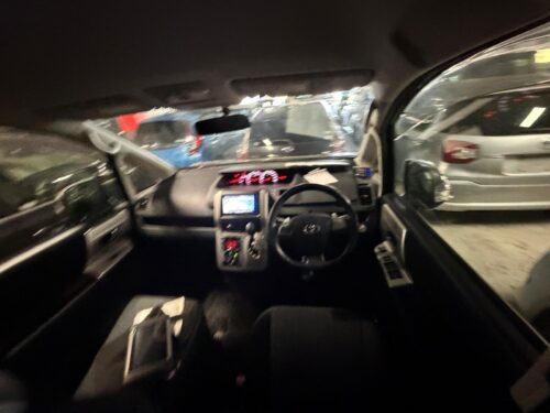 Toyota Voxy ZS 2011 - Imagen 4