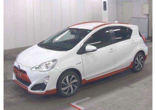 Toyota Aqua X-Urban (Híbrido) 2015