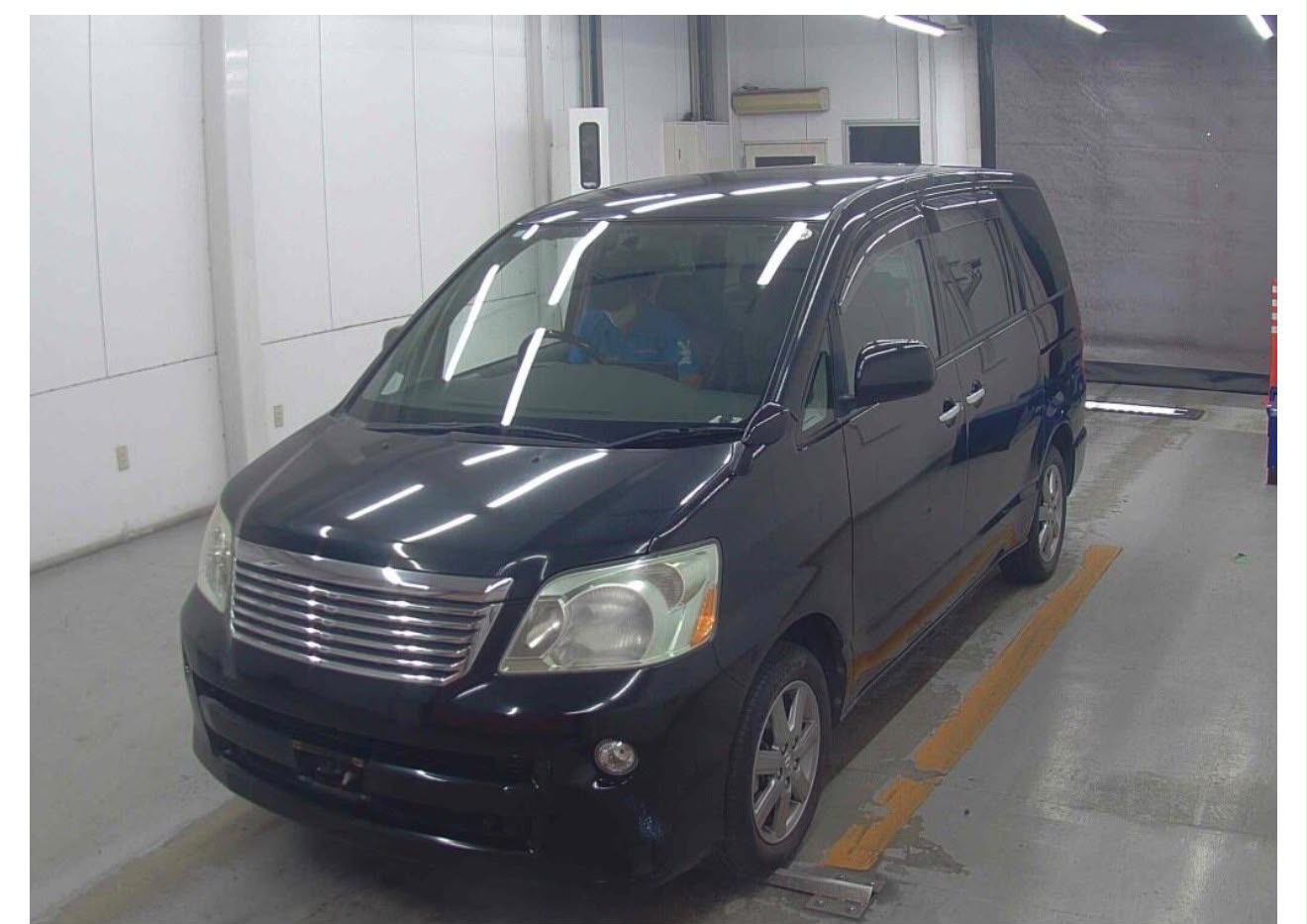 WhatsApp Image 2026-10-08 at 14.36.16 Toyota Noah X Limited 2006 - Imagen 1
