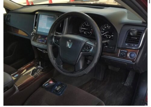 Toyota Crown 4D Royal Saloon 2013 - Imagen 5