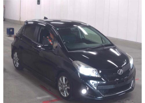 Toyota Vitz 5D RS 2011