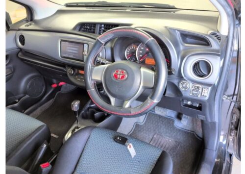 Toyota Vitz 5D RS 2011 - Imagen 5