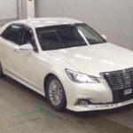 Toyota Crown 4D Royal Saloon 2017