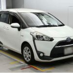 Toyota Sienta Hybrid X 2015