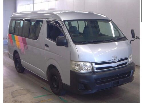 Toyota Hiace Wagon DX (10 Pasajeros) 2011