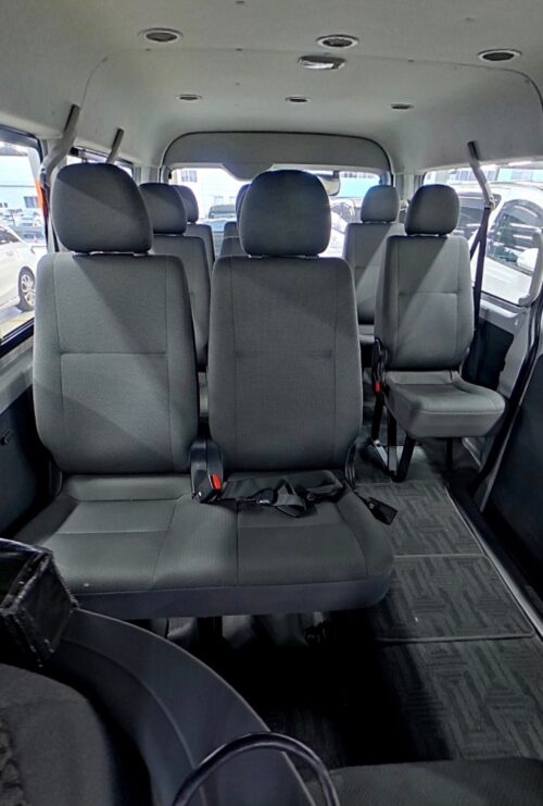 Toyota Hiace Wagon DX (10 Pasajeros) 2011 - Imagen 6
