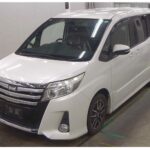 Toyota Noah Si (7 Pasajeros) 2015