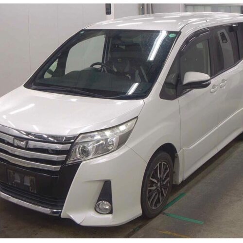 Toyota Noah Si (7 Pasajeros) 2015