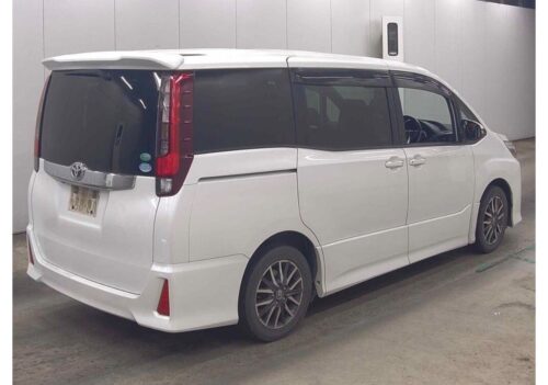 Toyota Noah Si (7 Pasajeros) 2015 - Imagen 3