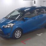 Toyota Sienta X (7 Pasajeros) 2015